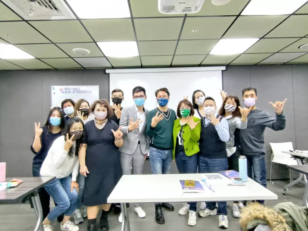 圖 取自蘇彥宇老師／蘇彥宇老師接觸天賦優勢心理學後，終於找到情緒的抒發點，圖為天賦優勢心理學講座合影。