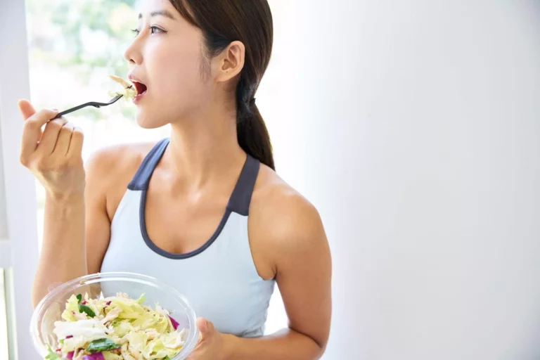 空腹運動還是吃飽飯再運動好？你可以依據「這項指標」做選擇！