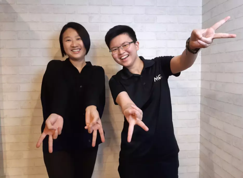 圖 全豆樂版權所有／全豆樂創辦人鄧琇文女士（左）與活潑熱情的MGA筋鑑康刮痧創辦人黃卉君治療師（右）