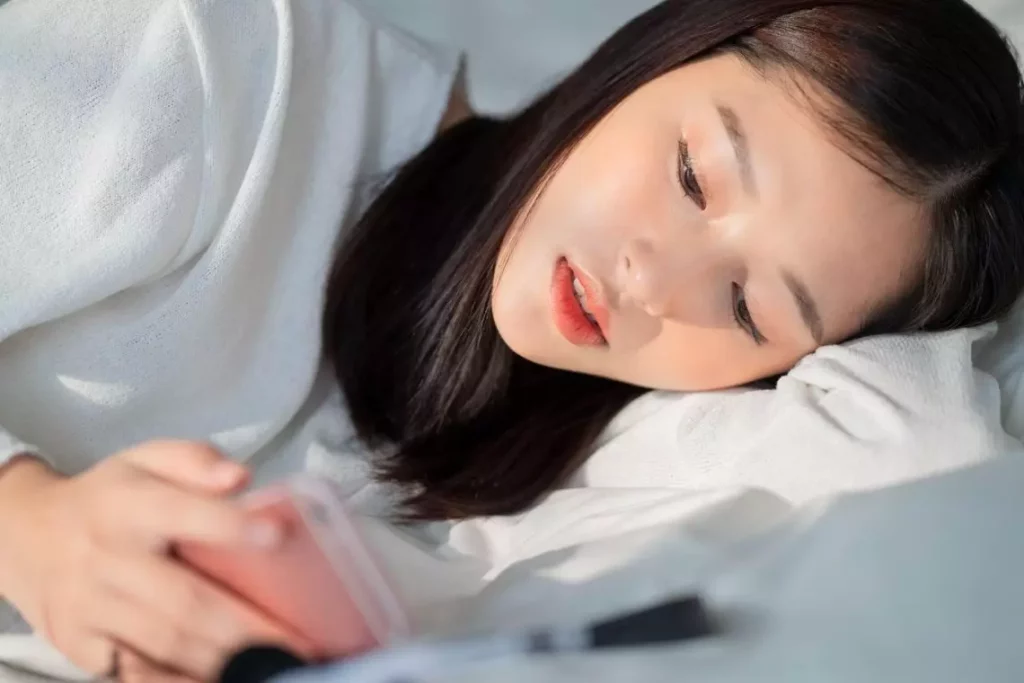 圖／不管你有再重要的事情，都不要在半夜或清晨聯繫對方！