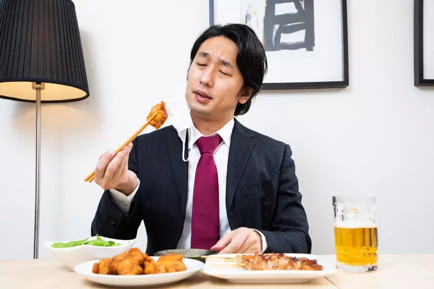 圖／168斷食法因為斷食時間很長，空腹太久過度空虛的結果，容易在恢復進食的時間暴飲暴食。