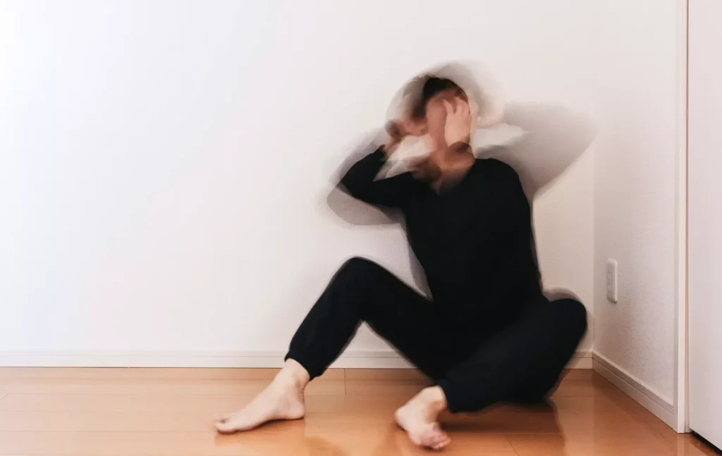 圖／睡眠時間不足會讓人抗壓力降低、情緒起伏變大，工作表現當然就會不好。